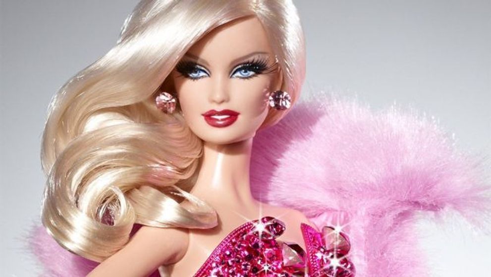 Plinuta, mai scunda sau inalta. Cum va arata de acum inainte celebra papusa Barbie. Decizia luata de producatori