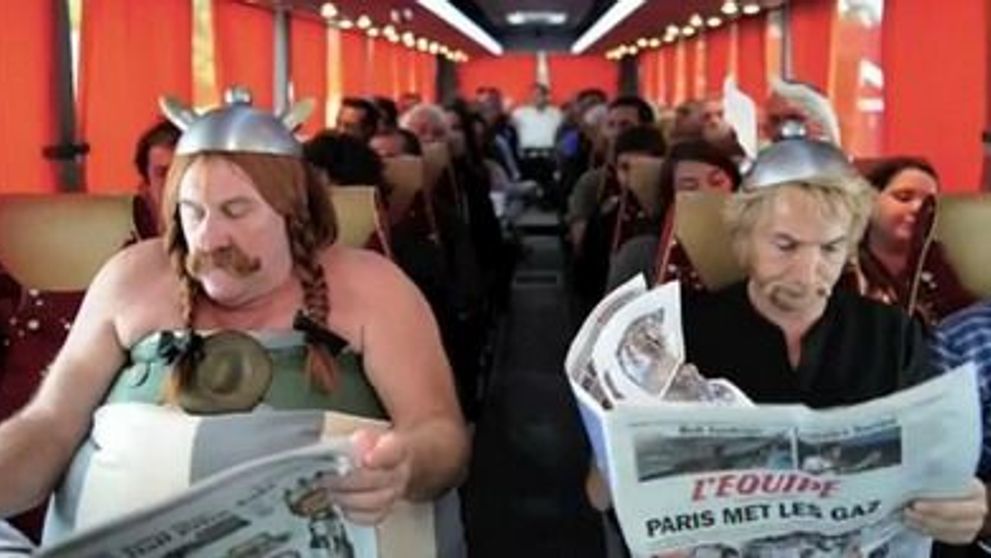 Gerard Depardieu, intr-o parodie a incidentului in care a urinat in avion! VIDEO