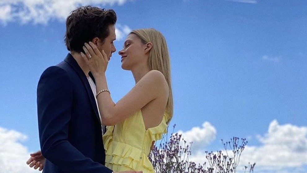 Poze noi de la cererea în căsătorie a lui Brooklyn Beckham. Tânărul a impresionat-o până la lacrimi pe viitoarea soție