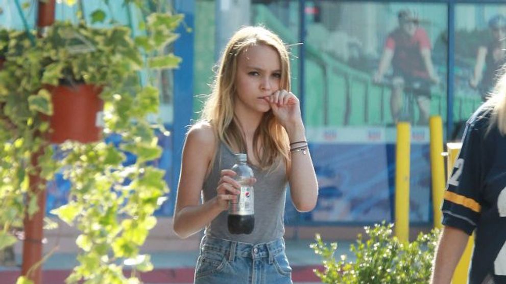 Fiica minora a lui Johnny Depp, criticata pentru stilul vestimentar nepotrivit. Cat de indraznet se imbraca la doar 13 ani: FOTO