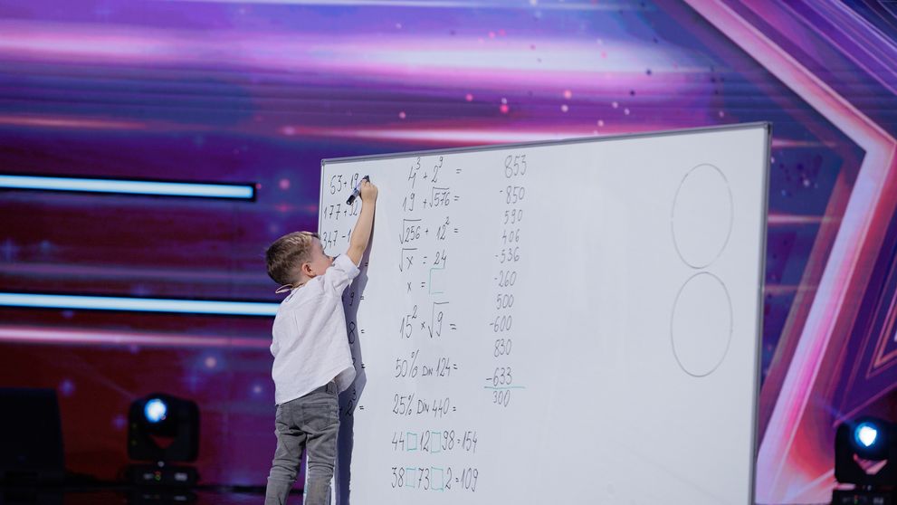 Un copil de 4 ani și jumătate îi uimește pe jurați, la Românii au talent: „Zici că ai 56 de ani!”