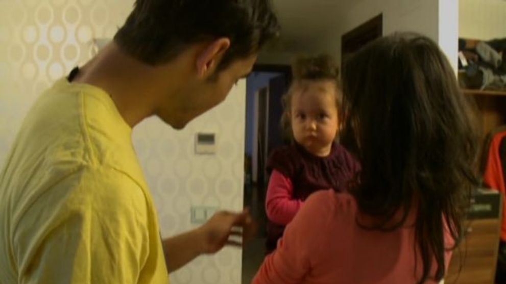 Acasa la Nicoleta Luciu. Vezi cat de mult au crescut tripletii si cu cine seamana fetita ei: