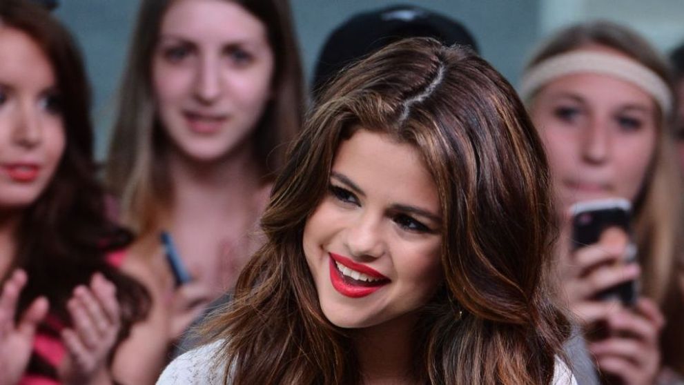 Selena Gomez s-a fotografiat in intimitatea casei si a publicat poza pe net. Cum arata vedeta proaspat iesita de la dus