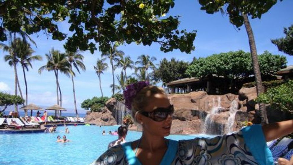 Iulia Vantur, calatorie in Paradis ...in pasi de Hula alaturi de iubitul ei