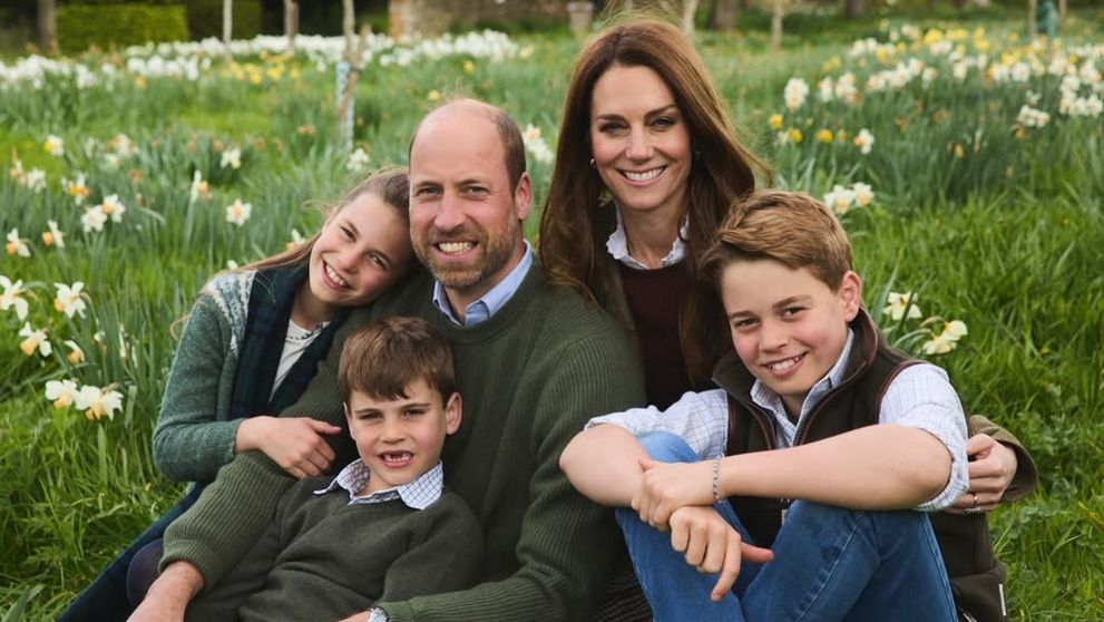 Cum arată fotografia de Crăciun trimisă de Prințul William și Kate Middleton în 2025. Detaliul care a atras imediat atenția