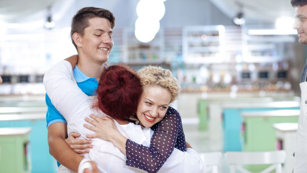 Bake Off Romania a ajuns la jumatatea concursului. Ionela Cristea a parasit competitia