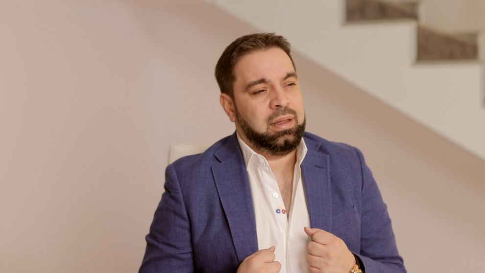 Sosia lui Florin Salam face înconjurul internetului! Cine este bărbatul care seamănă izbitor cu celebrul cântăreț de manele FOTO