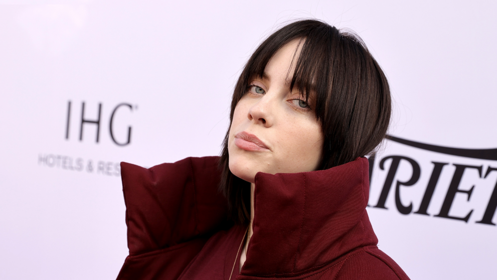 Billie Eilish recunoaște că a început să se uite la filme pentru adulți încă din adolescență