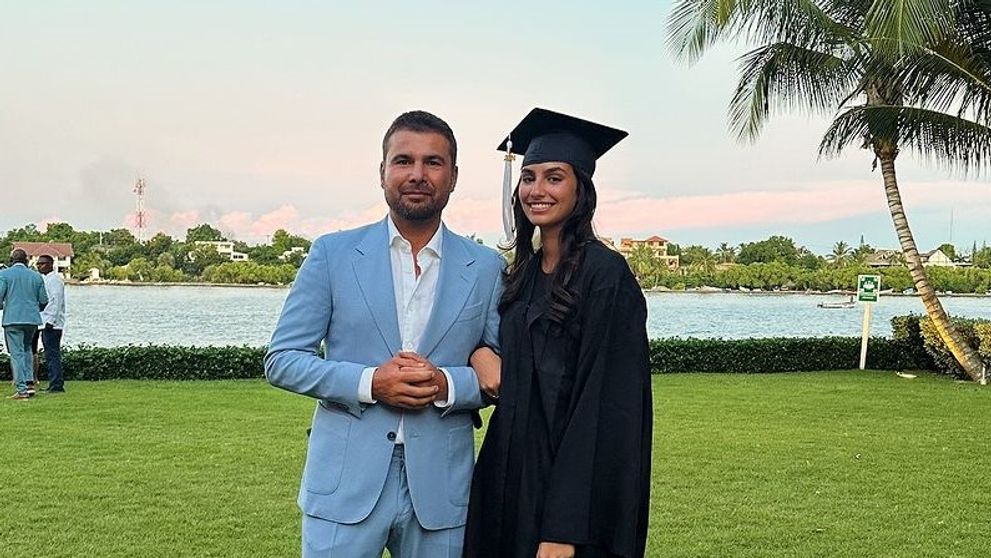 Adrian Mutu, cel mai mândru tată! Fiica sa cea mare a împlinit 18 ani și a terminat liceul, iar el a participat la festivitatea de absolvire