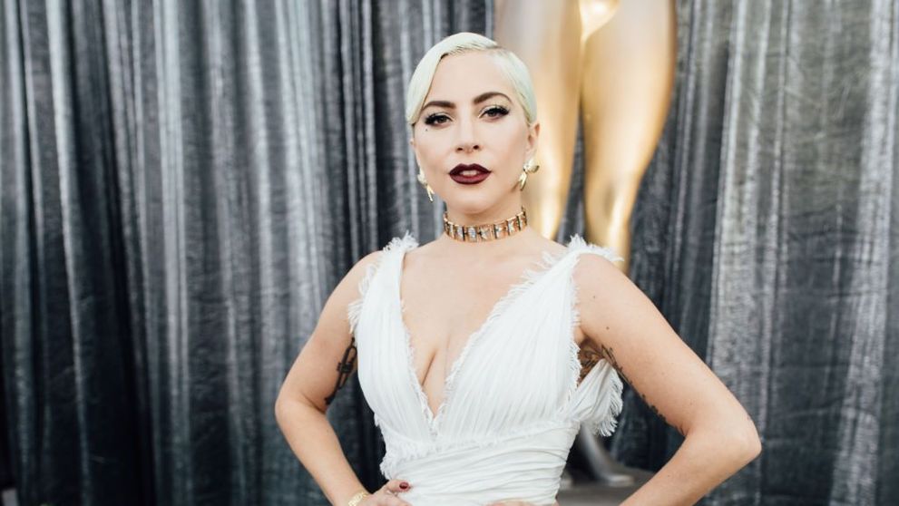 Lady Gaga, surprinsă de paparazzi alături de iubit: “Nu am ajuns așa sus în carieră pentru că sunt drăguță”