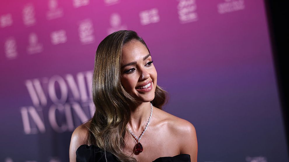 În urmă cu aproape 20 de ani era „cea mai frumoasă femeie din lume”. Azi are 44 de ani, trei copii și un divorț la activ! Cum arată Jessica Alba fără filtre și strop de machiaj