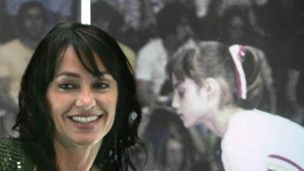 Nadia Comaneci, surprinsa de paparazzi la piscina, <span style=