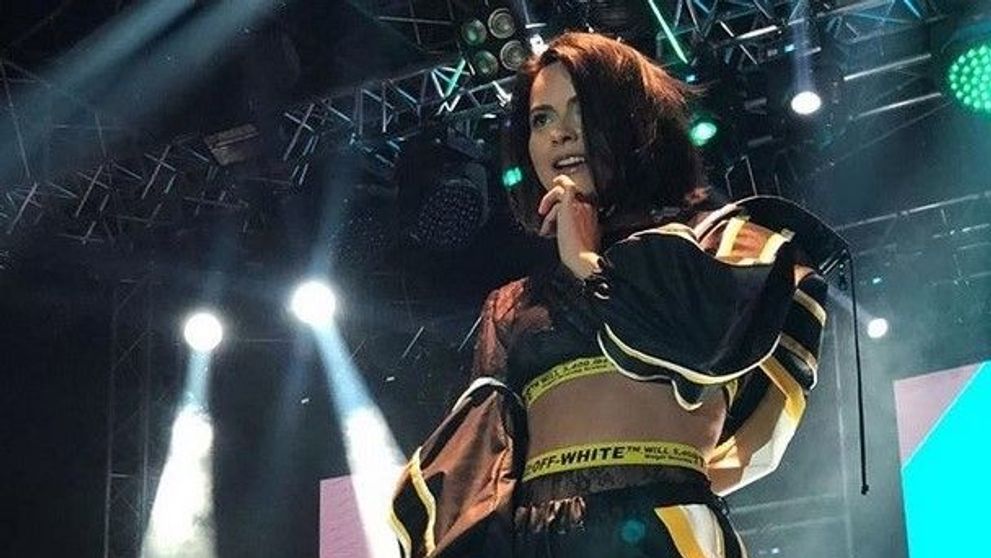Inna, dezinvolta in concertul de la Ankara, dupa ce a cazut cu scena la Istanbul