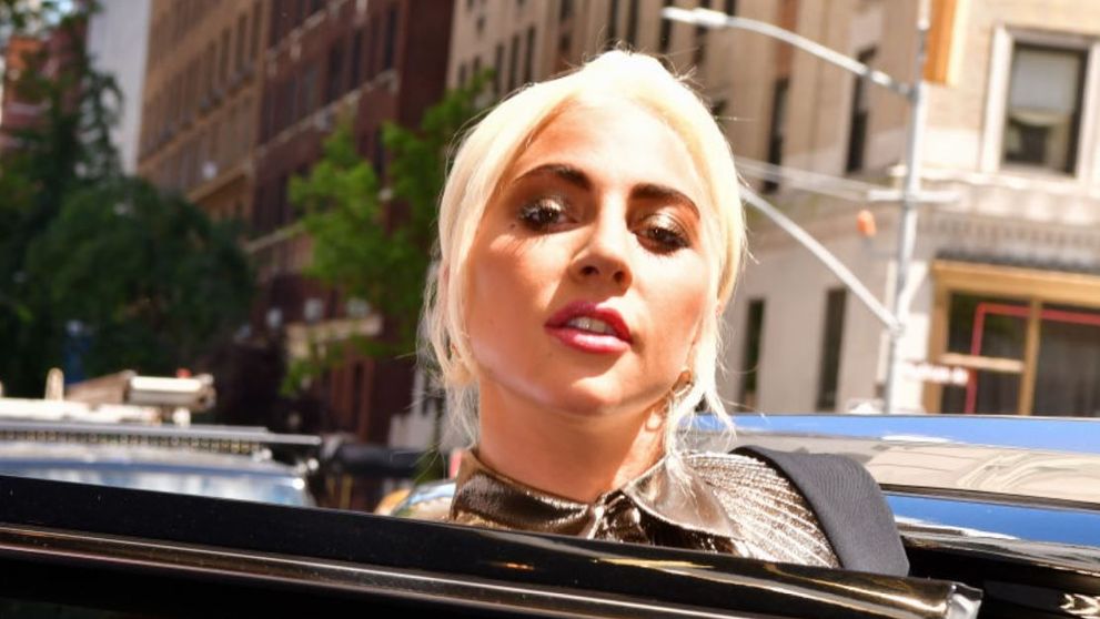 Lady Gaga, sărut în public cu un bărbat din anturajul ei. Nu e Bradley Cooper