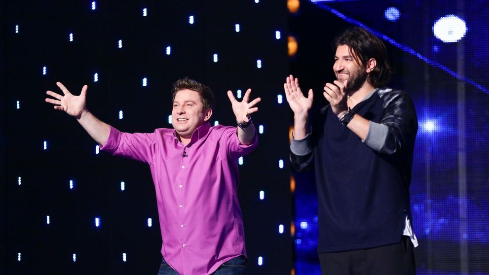 Smiley si Pavel Bartos, acrobatie si dansul calusarilor, in cea de-a patra editie Romanii au talent