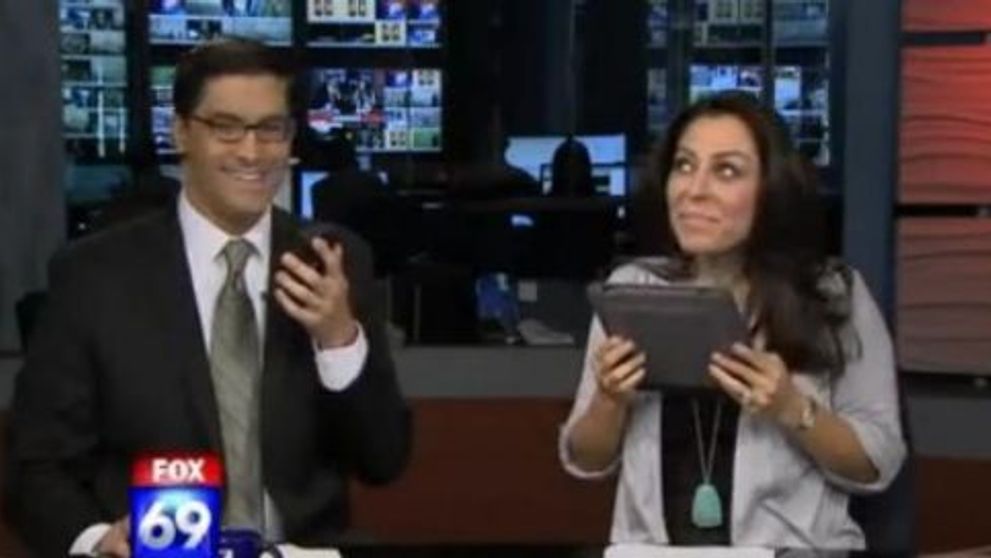 Si-a pacalit colega sa linga un iPad, in direct la TV! VIDEO