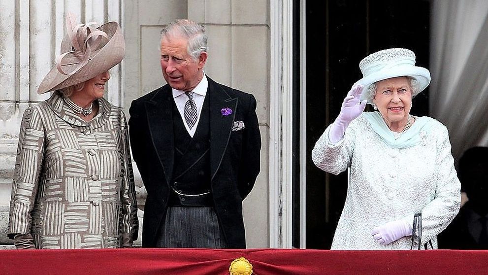 The Crown, sezonul 5: Regele Charles III, la originea unui complot pentru înlăturarea mamei sale