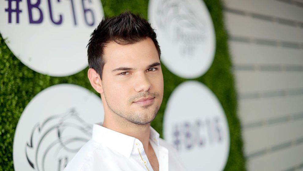 Nu s-a mai auzit nimic despre el. Cum a fost surpins de fotografi Taylor Lautner, cunoscut ca Jacob Black din 
