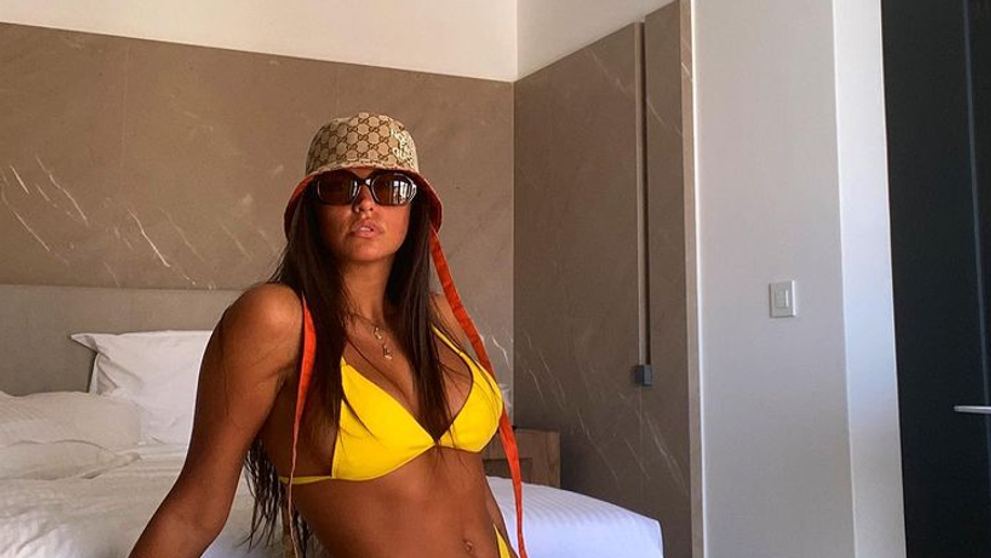 Antonia, fotografii senzuale în camera de hotel. Artista se află în vacanță în Mykonos