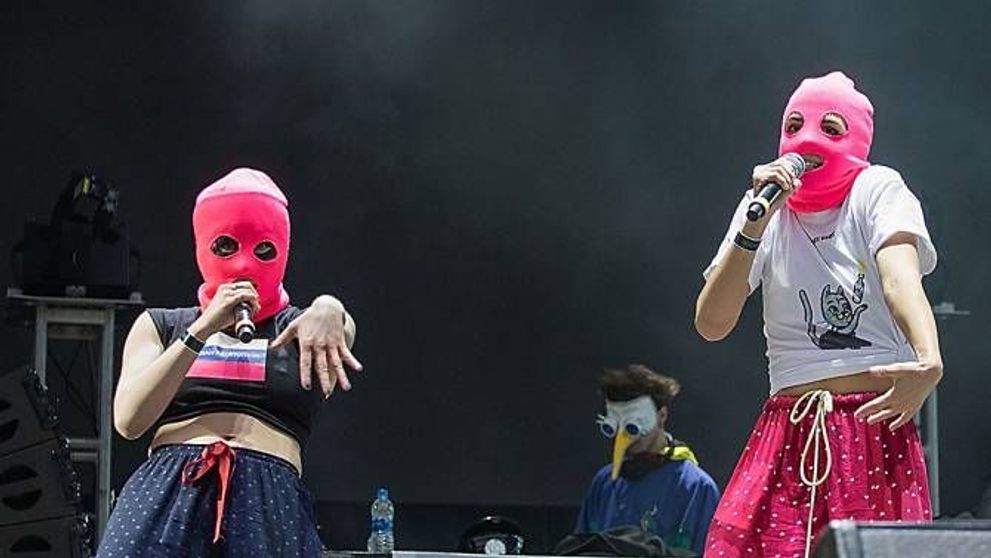 Un activist afiliat trupei Pussy Riot, spitalizat sub suspiciunea de otrăvire. Ce legătură ar avea Vladimir Putin cu incidentul