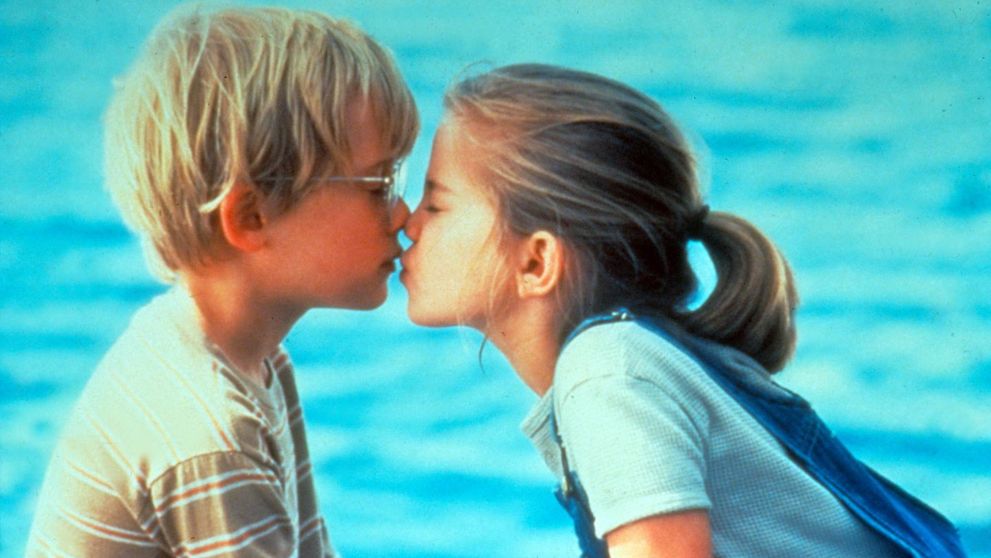Primul sarut din viata lui Macaulay Culkin a fost cu ea! Cum arata acum fetita superba care a facut furori in 