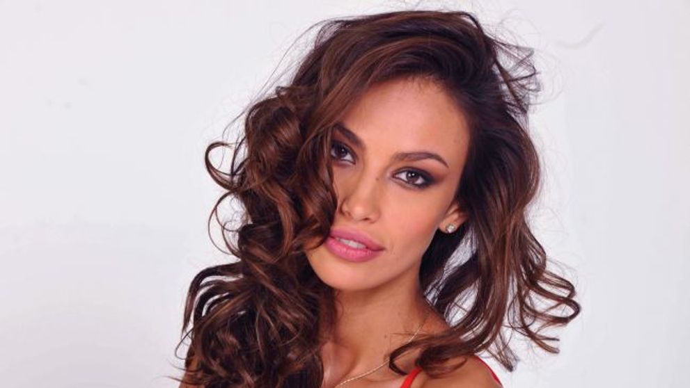 Transformarea Madalinei Ghenea. Cat de diferit arata la 14 ani, cand a debutat in moda