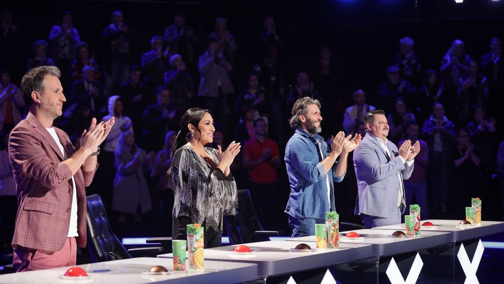 În această seară la Românii au talent, telespectatorii îl vor cunoaște pe Supereroul recunoscut!