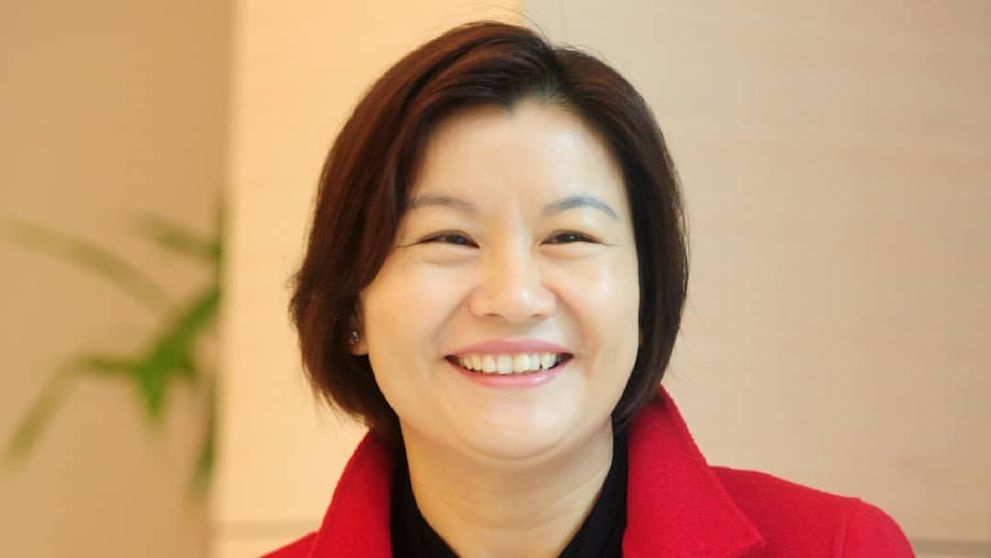 S-a născut într-o familie săracă, a lăsat școala la 15 ani, iar acum este cea mai bogată femeie din China. Cum a ajuns Zhou Qunfei să dețină o avere colosală