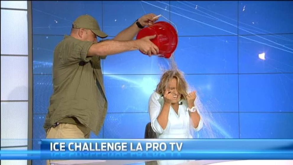 Asta NU s-a vazut la TV. Cum a reactionat Andreea Esca dupa ce i-a fost turnata apa cu gheata in cap 