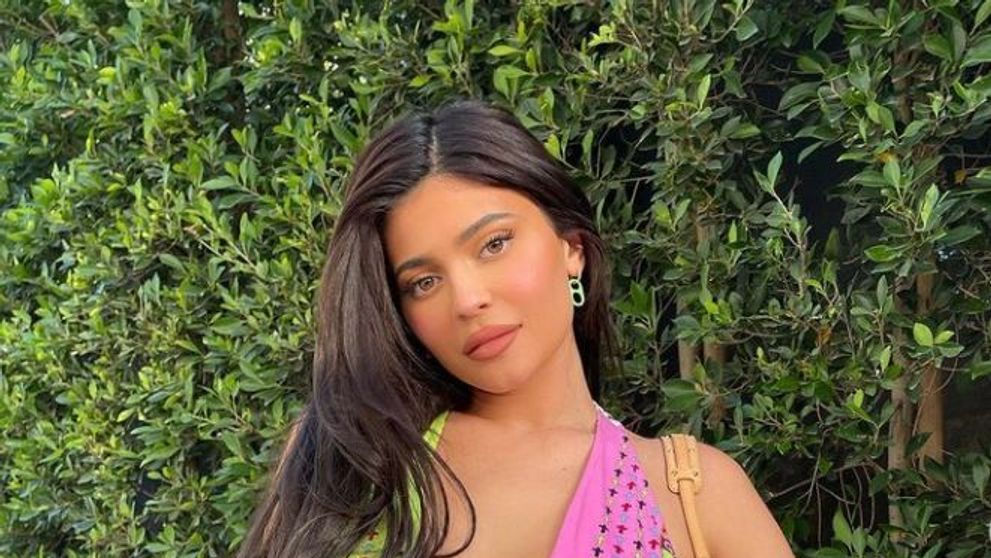 Kylie Jenner, cea mai sexy prezență la petrecerea organizată de sora ei, Kendall Jenner. Ce ținută a ales bruneta