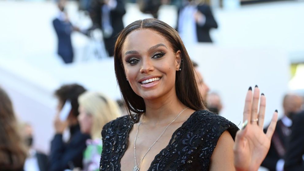 Miss Franța 2017, într-o rochie transparentă și fără lenjerie intimă pe covorul roșu la Cannes 2021