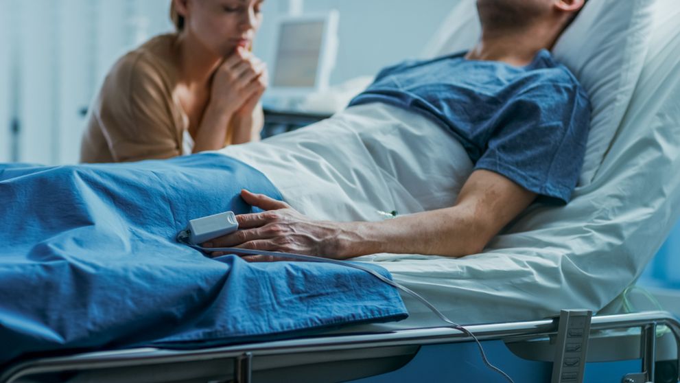 Motivul șocant pentru care un bărbat a înghițit zeci de linguri metalice și periuțe de dinți! Medicii s-au străduit ore în șir să i le scoată din stomac