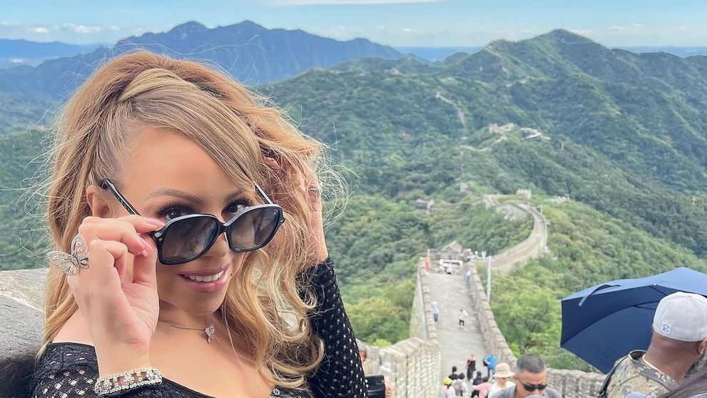 De abia se ține pe picioare! Mariah Carey, sprijinită de 2 bărbați ca să urce pe tocuri de 15 cm Marele Zid Chinezesc: 