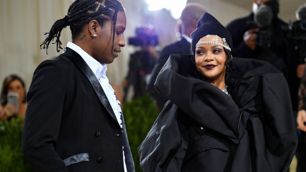 Rihanna este însărcinată cu A$AP Rocky. Primele poze cu burtica de gravidă