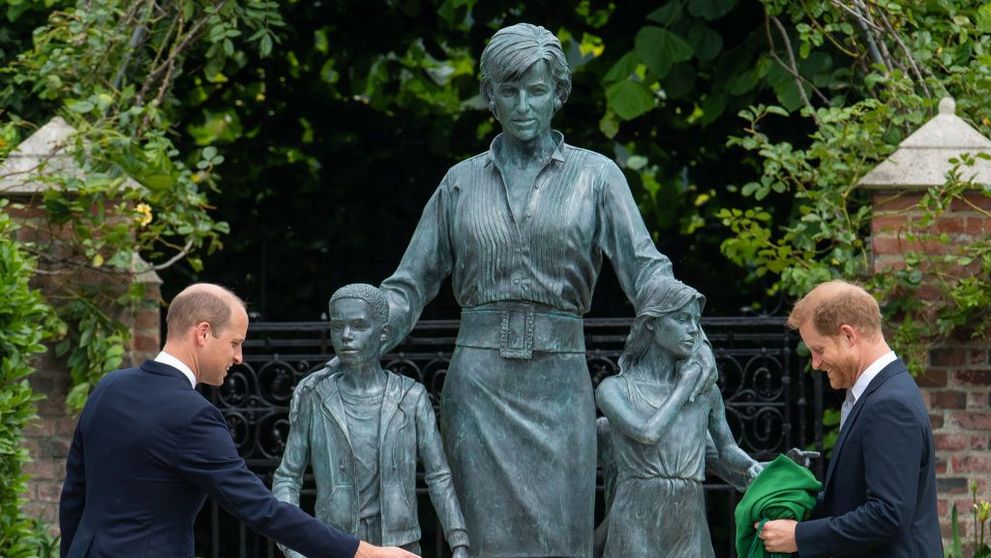 Statuia Prințesei Diana | Motivul pentru care Prințul Charles și Regina au lipsit de la dezvelire