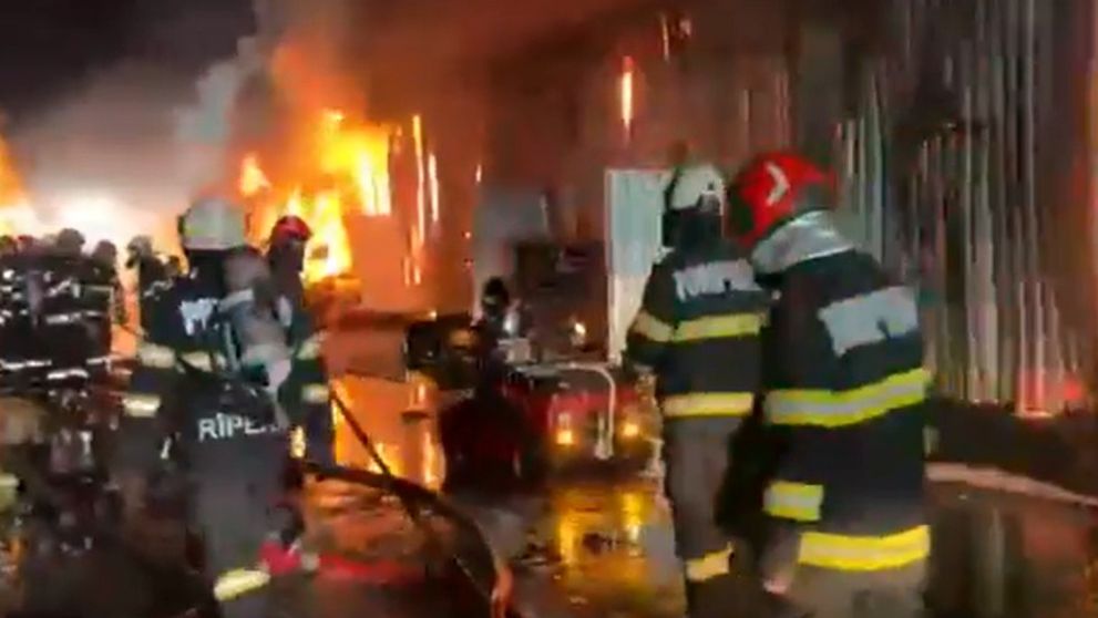 Minune! O icoană cu Isus Hristos, neatinsă în urma incendiului devastator de la Dragonul Roșu! Imaginea care i-a uimit pe pompieri