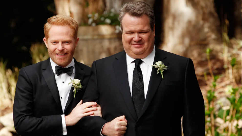Unul dintre protagoniștii spumosului cuplu de gay din ”Modern Family” s-a căsătorit! Cum arată mireasa lui
