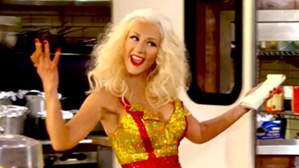 Christina Aguilera, sexy intr-o rochita minuscula, sclipitoare. A slabit enorm si isi etaleaza cu mandrie noua silueta