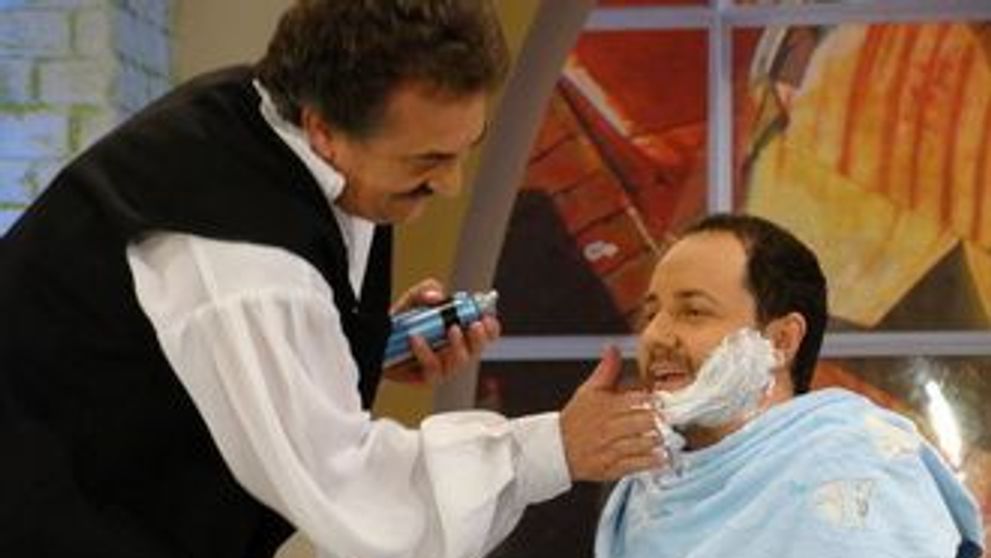 Catalin Maruta, barbierit in direct la Happy Hour! Iti place cum ii sta fara barba?