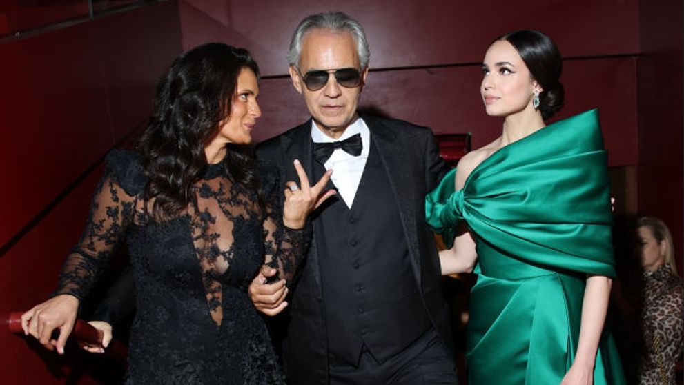 Cel mai îndrăgit tenor al lumii, apariție rară alături de soție și cei trei copii! Andrea Bocelli a celebrat 30 de ani de carieră într-un mod inedit: „Familia îi este mereu alături maestrului!”