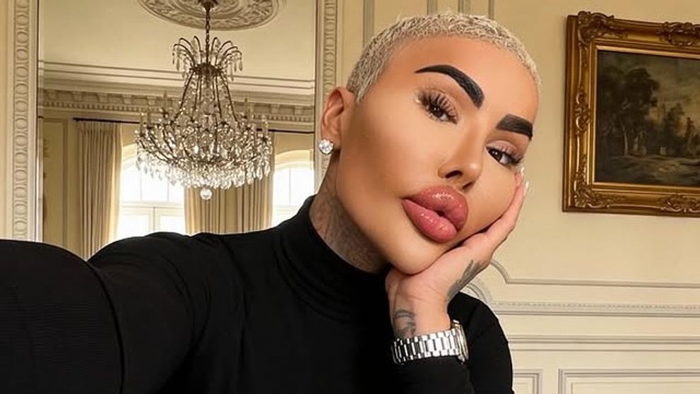 A murit „dublura” lui Kim Kardashian! El este bărbatul care a cheltuit peste 130.000 de lire sterline pe chirurgia estetică, în speranța că va arată ca vedeta TV