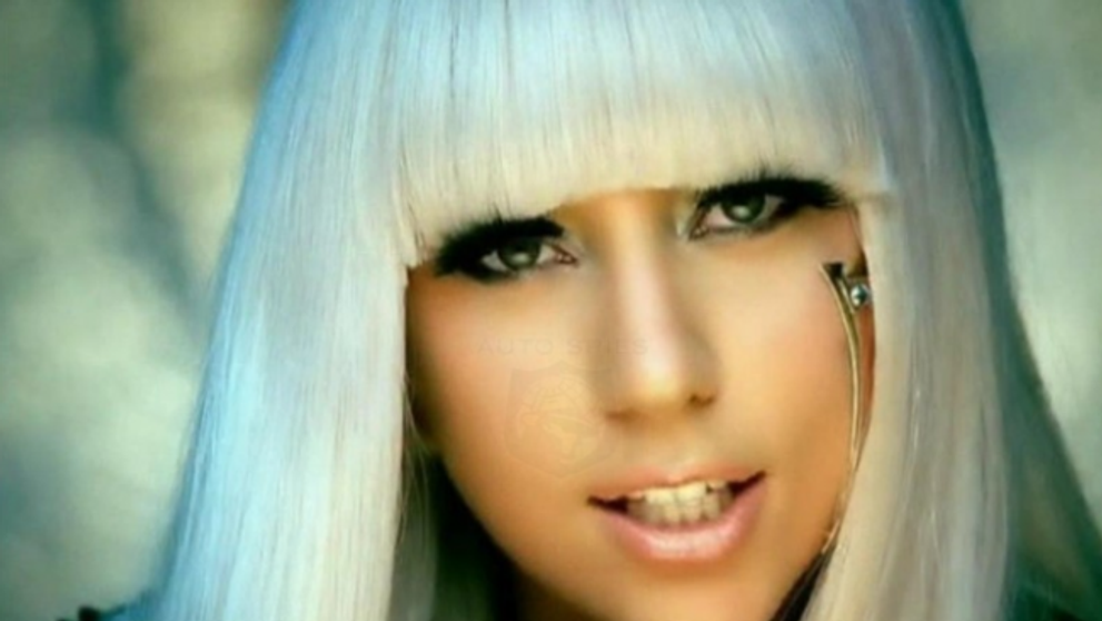 Lady Gaga, goala-pusca si legata la ochi intr-un clip. Cantareata renunta la inhibitii si apare in cele mai bizare ipostaze de pana acum