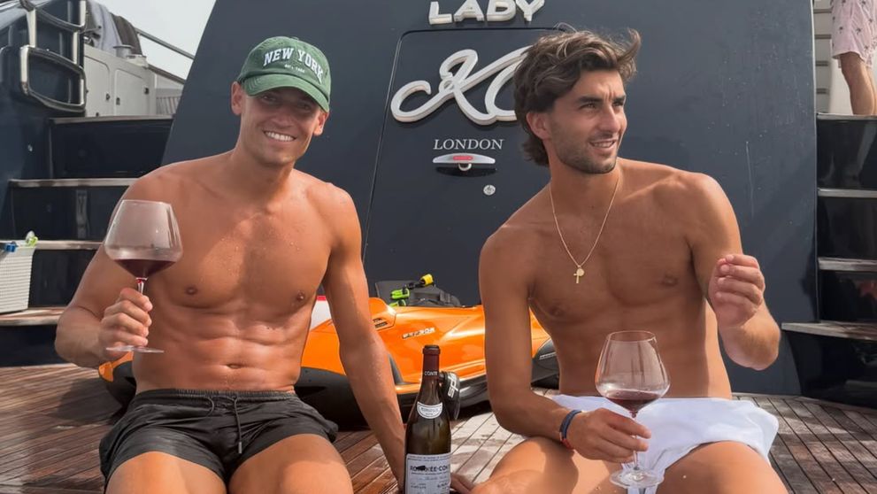 Ferran Torres și Marcos Llorente, surprinși de paparazzi în ipostaze tandre pe un iaht din Ibiza, după câștigarea Campionatului Mondial. Imaginile au stârnit controverse în rândul fanilor