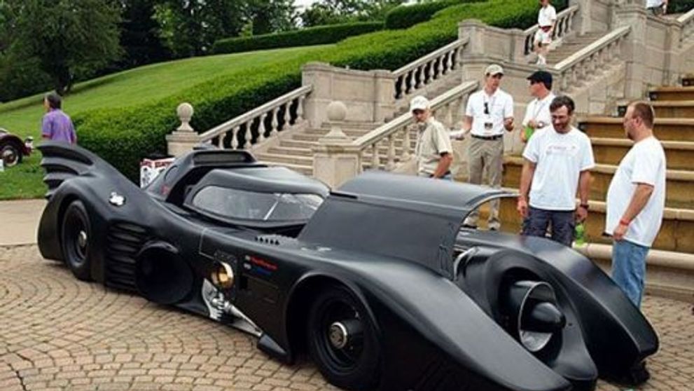 VIDEO Un barbat a construit o masina ca a lui Batman. I-a pus turbina de Boeing!