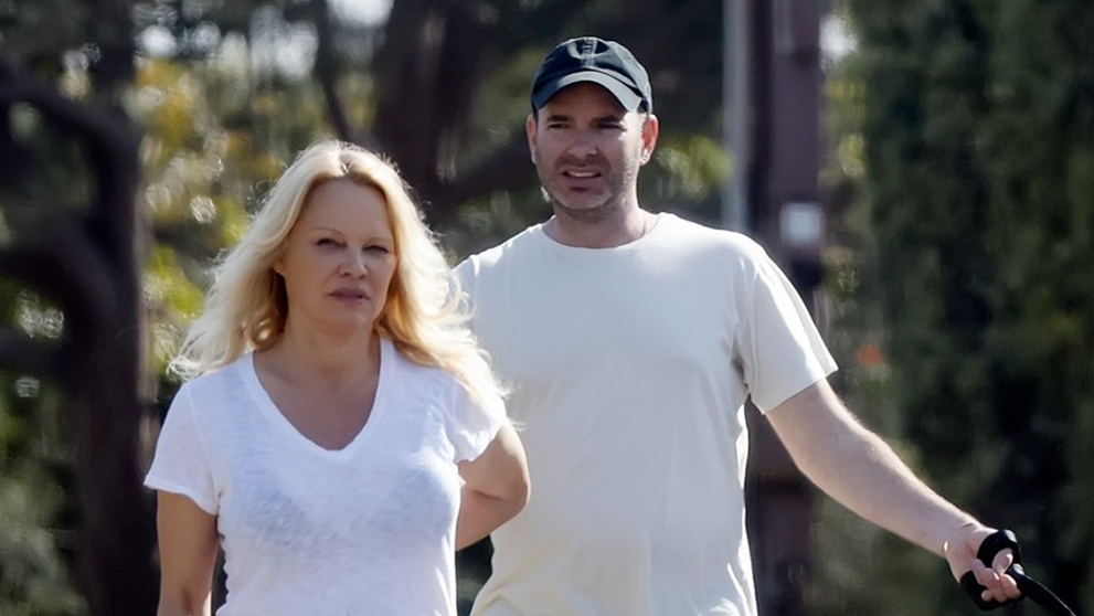 Pamela Anderson divorțează de Dan Hayhurst după doar un an de mariaj
