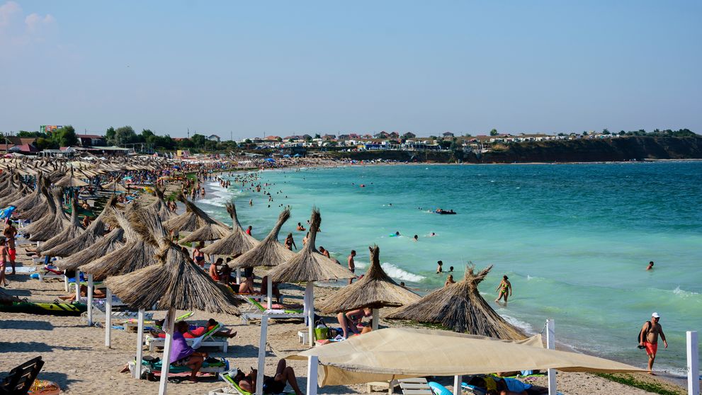 Vacanțele românilor, date peste cap? Meteorologii au schimbat prognoza pentru litoral. ANM și AccuWeather anunță ploi la mare! Cât vor dura acestea