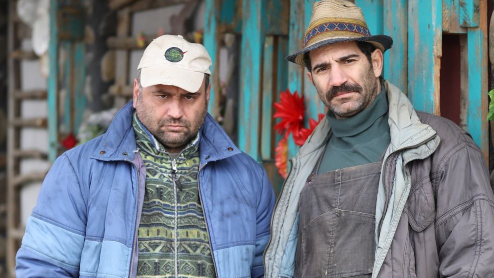 Firicel și-a sărbătorit ziua în stilul Las Fierbinți: urări, filosofii de viață și… lumânări la biserică! “Mergem la biserică, că dacă nu avem tort, măcar să sufli în lumânări”