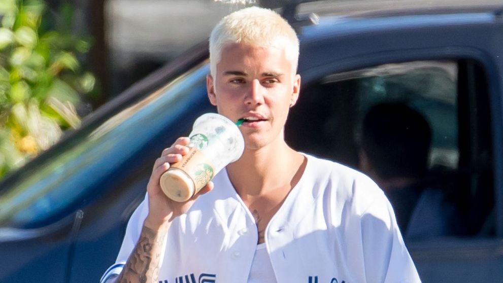 Schimbare de look pentru Justin Bieber. Cum a fost surprins in urma cu putin timp pe strazile din Malibu