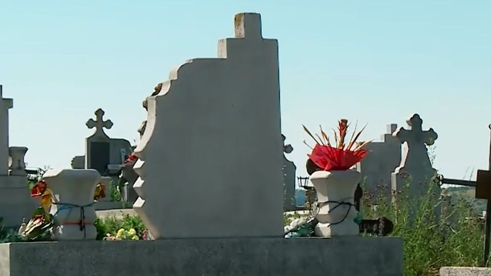Ce făcea tatăl copilului din Cluj, care a murit după ce a fost strivit de o cruce în cimitir, în timp ce micuțul își dădea ultima suflare