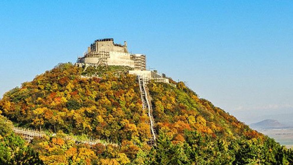300.000 de turisti sunt asteptati intr-un loc fantastic din Romania. Cetatea Deva se redeschide dupa 3 ani de lucrari